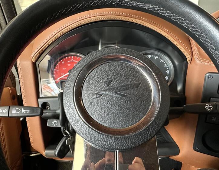 Land Rover Defender 26