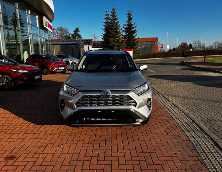 Toyota RAV4 SUV / Terénní 2,5 l 163 kw