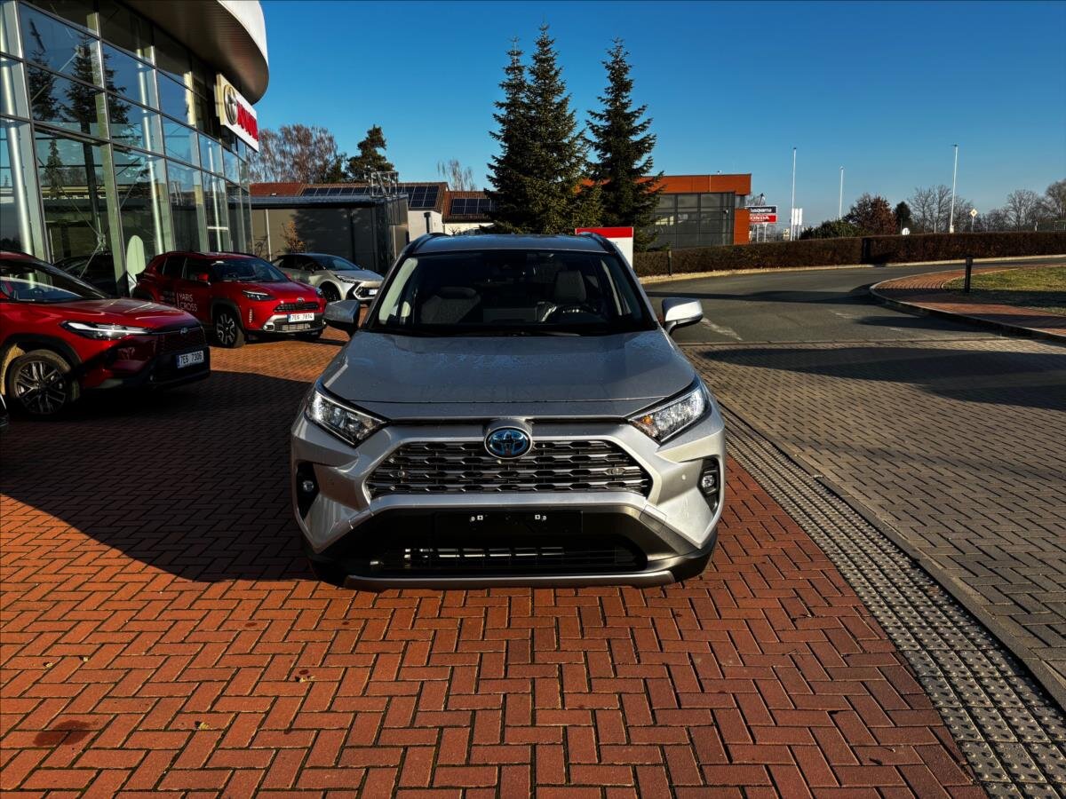 Toyota RAV4 SUV / Terénní 2,5 l 163 kw