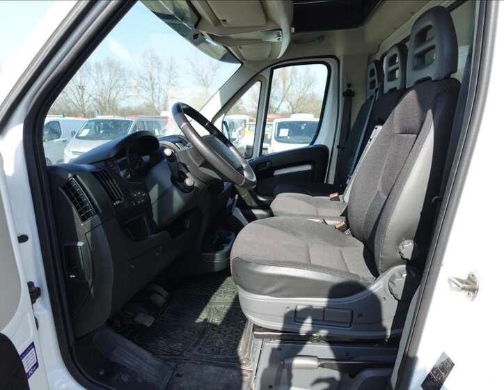 Peugeot Boxer Valník 2,2 l 121 kw