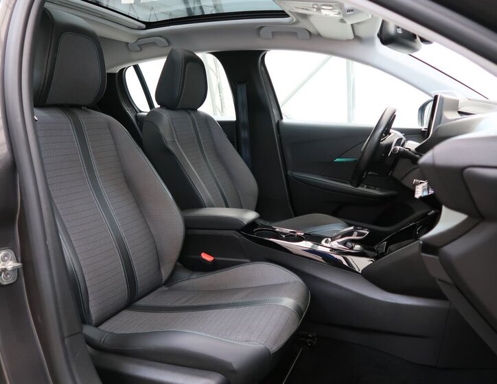 Peugeot 208 Hatchback 1,2 l 96 kw