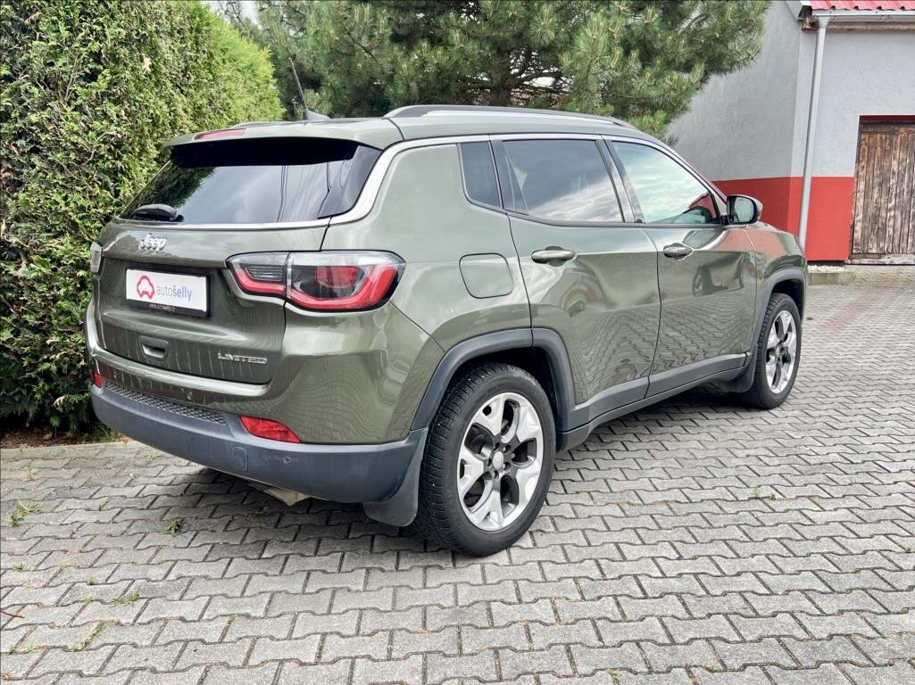 Jeep Compass SUV / Terénní 1,4 l 103 kw