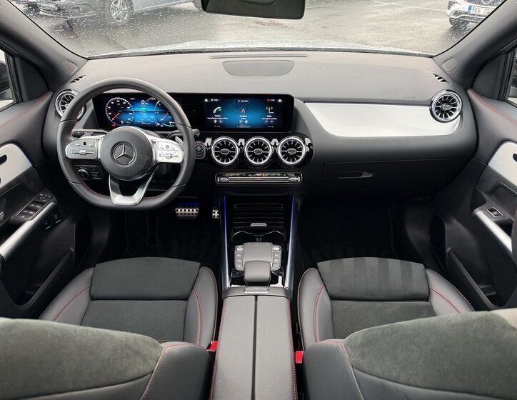 Mercedes-Benz GLA SUV / Terénní 1,3 l 160 kw