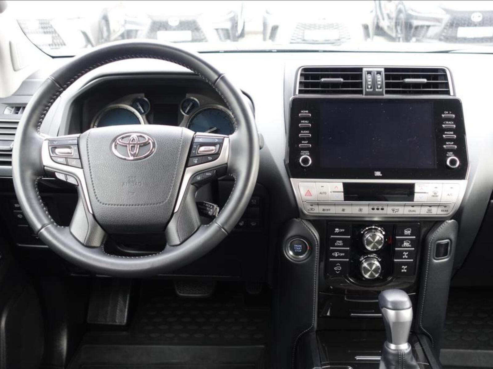 Toyota Land Cruiser 8