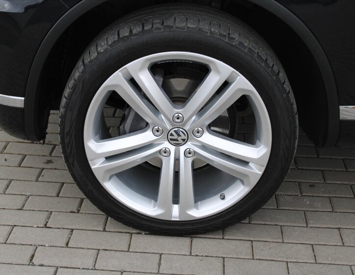 Volkswagen Touareg SUV / Terénní 3,0 l 193 kw