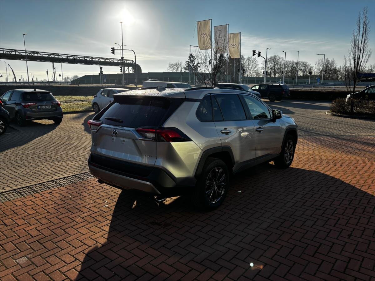 Toyota RAV4 SUV / Terénní 2,5 l 163 kw