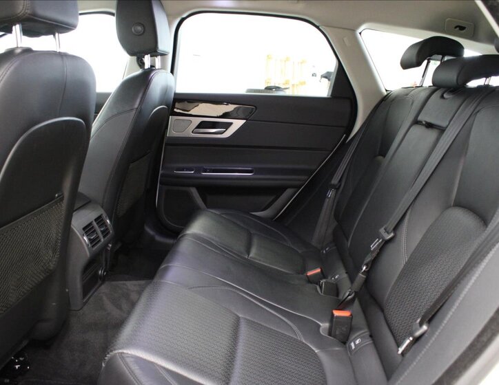 Jaguar XF Kombi 2,0 l 132 kw