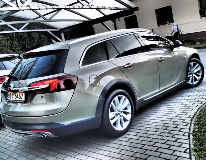 Opel Insignia Kombi 2,0 l 143 kw
