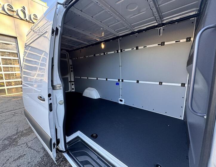 Mercedes-Benz Sprinter 10