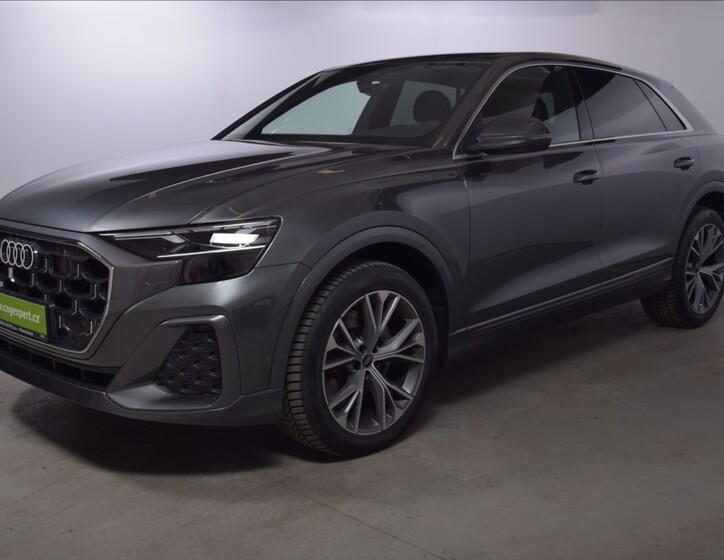 Audi Q8 4