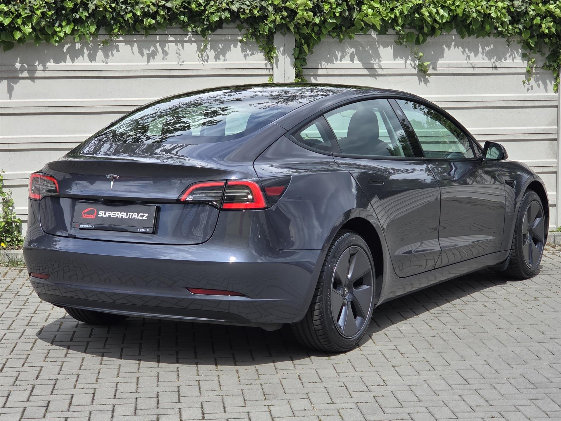 Tesla Model 3 Sedan / Limuzína 0,0 208 kw