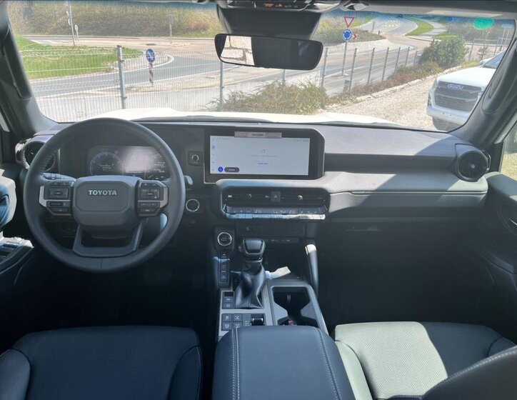 Toyota Land Cruiser 21