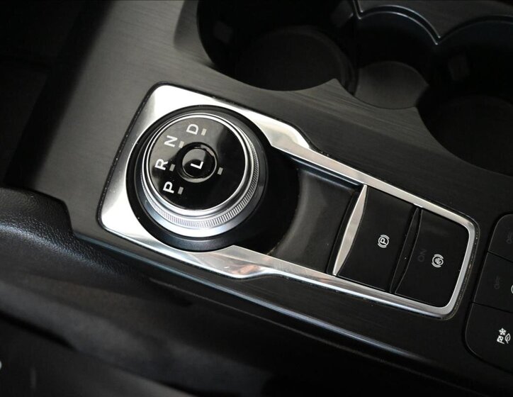 Ford Kuga SUV / Terénní 1,5 l 88 kw