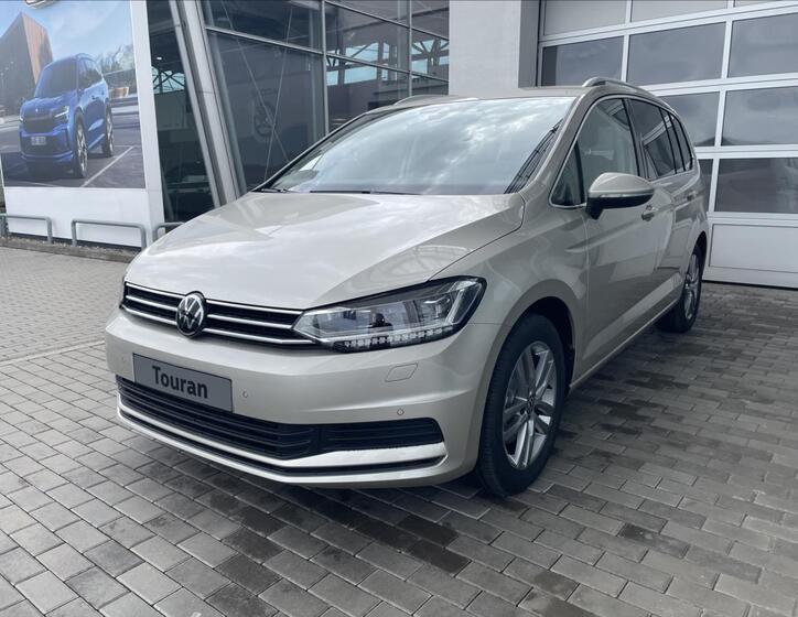 Volkswagen Touran 1