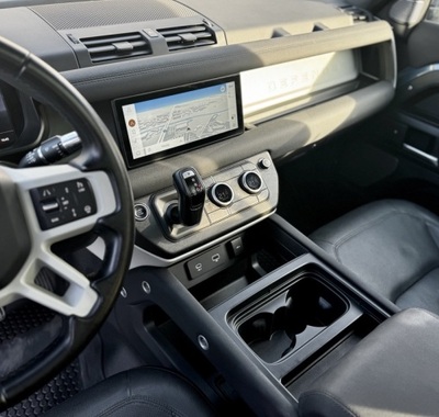Land Rover Defender 11