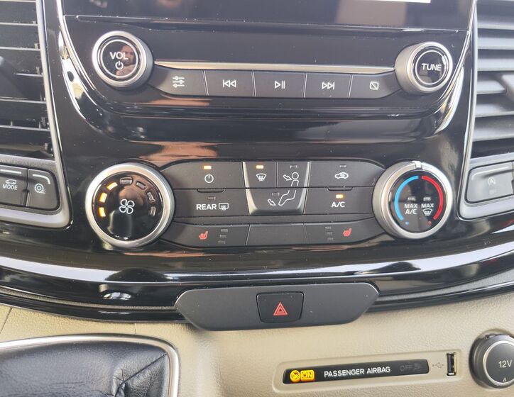 Ford Tourneo Custom 21