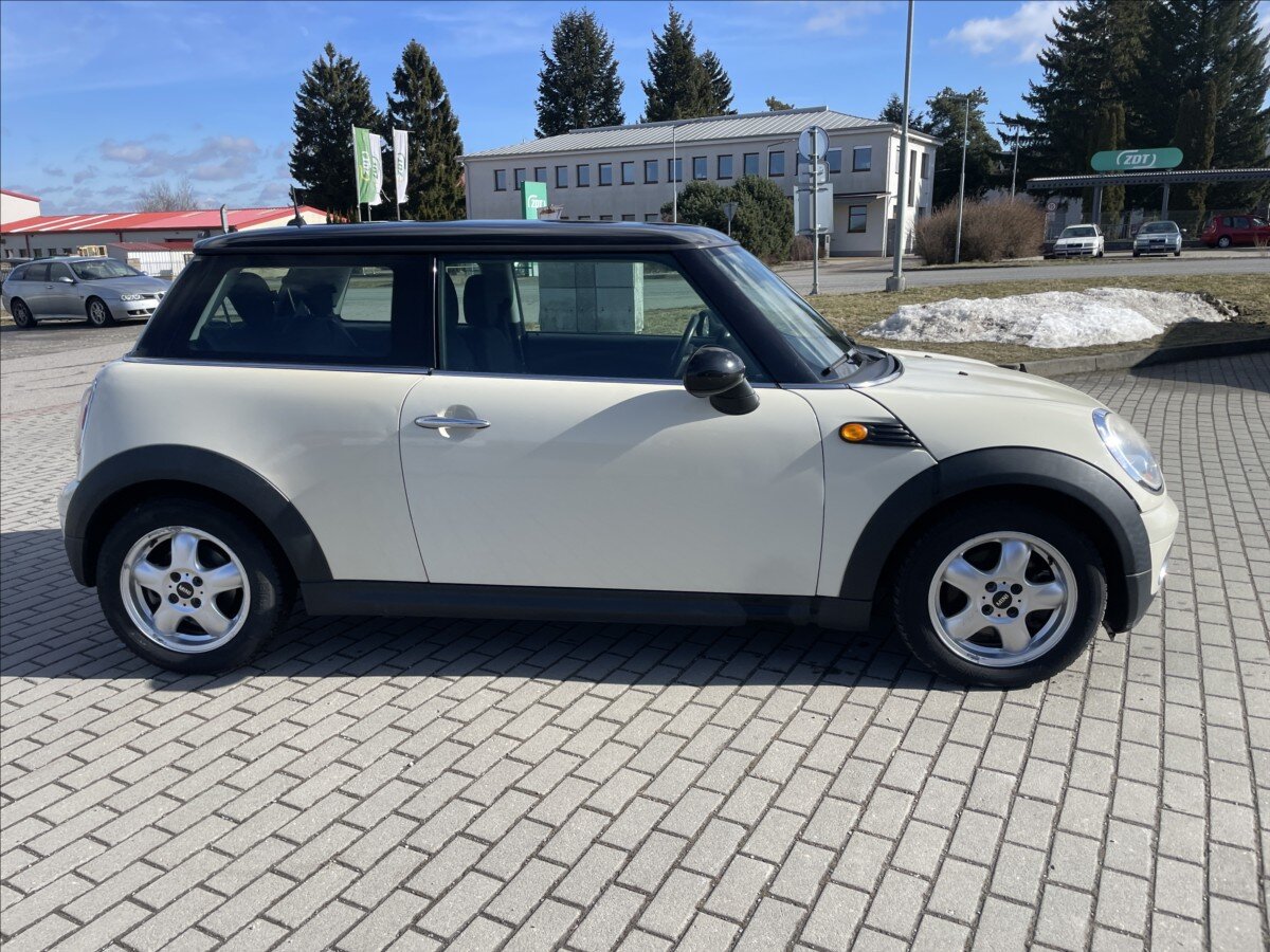 Mini Cooper Hatchback 1,6 l 88 kw