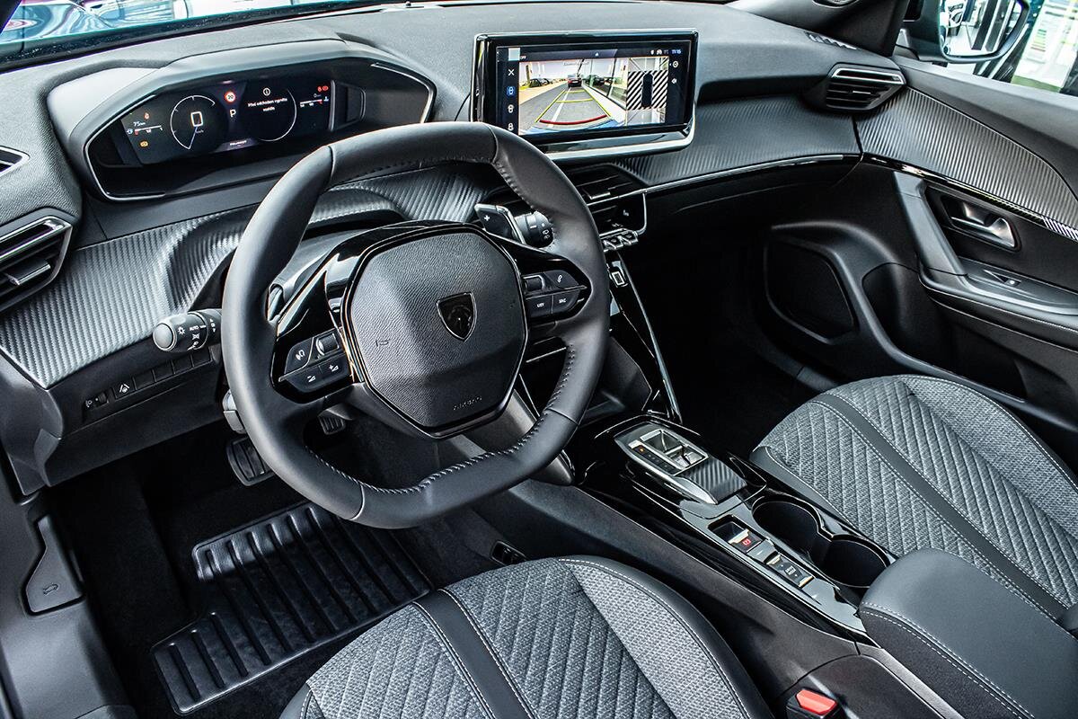 Peugeot 2008 SUV 1,2 l 100 kw