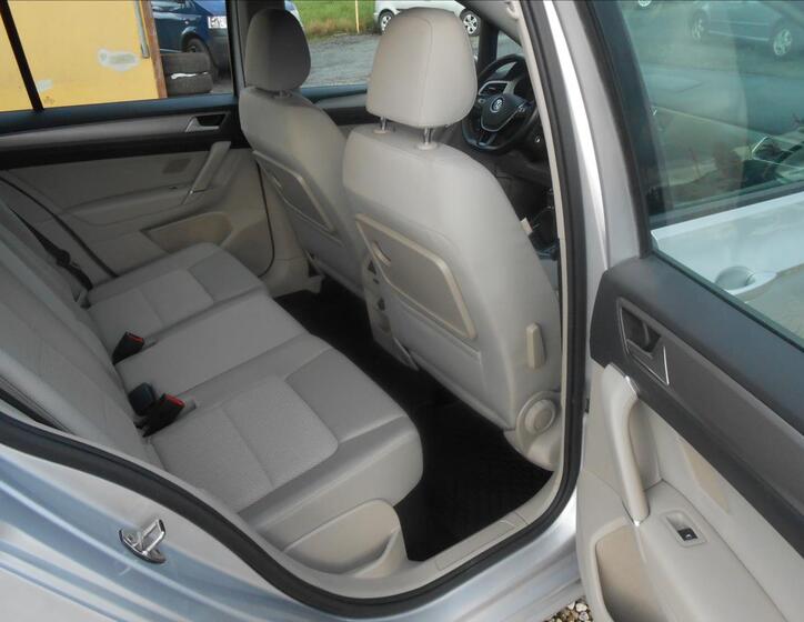 Volkswagen Golf Sportsvan 18