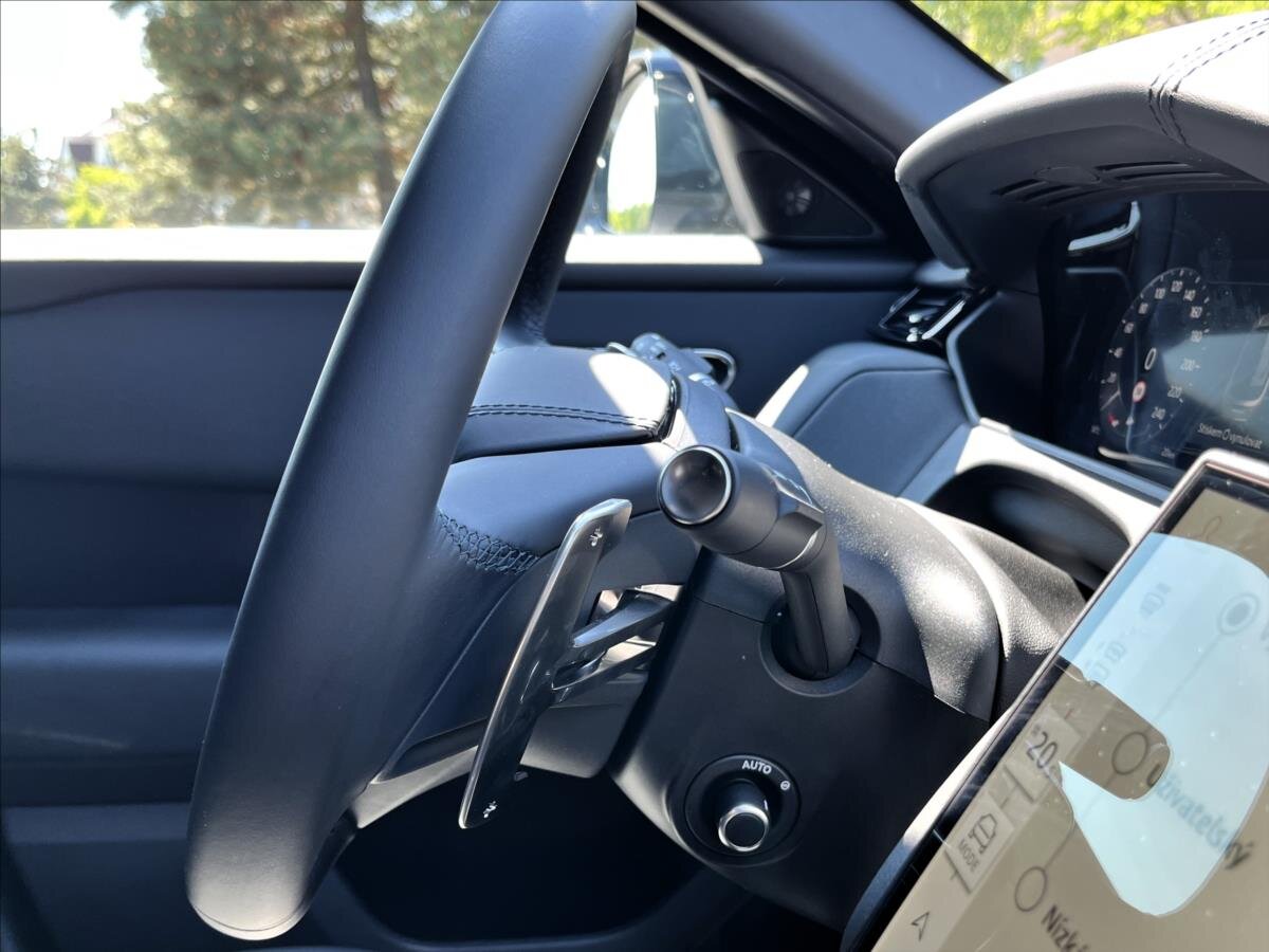 Land Rover Range Rover Velar SUV / Terénní 2,0 l 150 kw