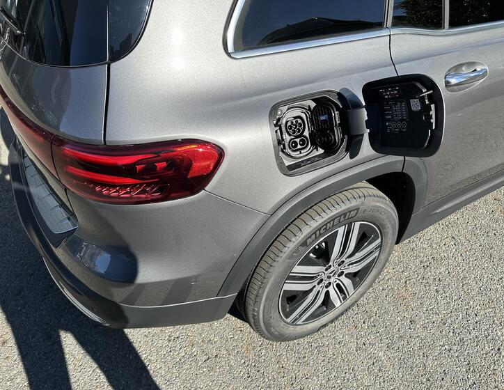 Mercedes-Benz EQB 18