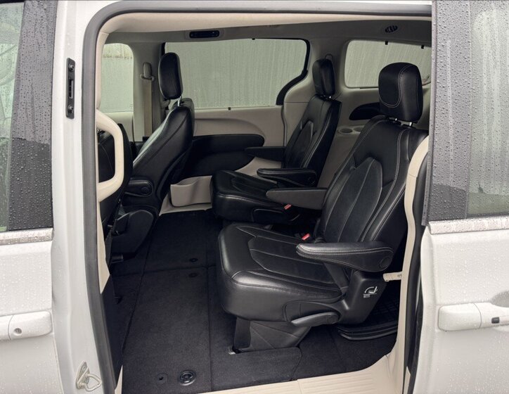 Chrysler Pacifica 21