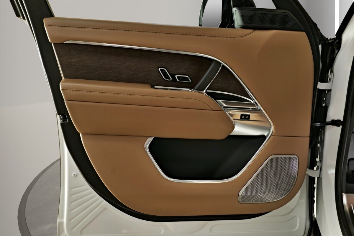 Land Rover Range Rover SUV 4,4 l 390 kw