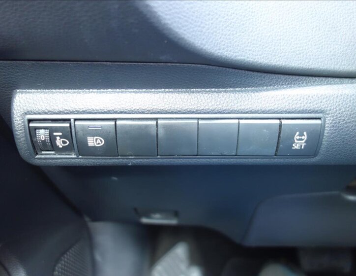 Toyota Corolla Sedan / Limuzína 1,6 l 97 kw