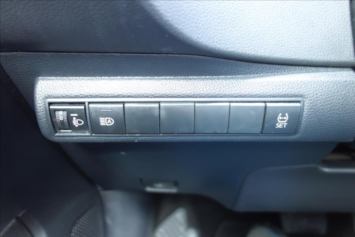 Toyota Corolla Sedan / Limuzína 1,6 l 97 kw