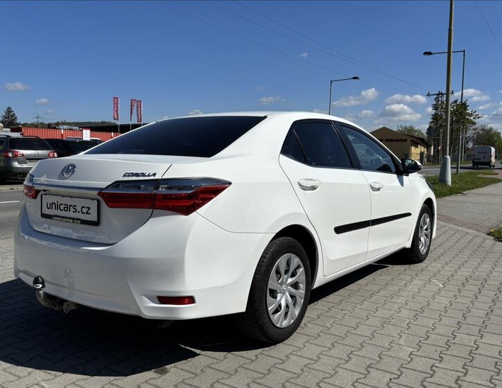 Toyota Corolla Sedan / Limuzína 1,6 l 97 kw