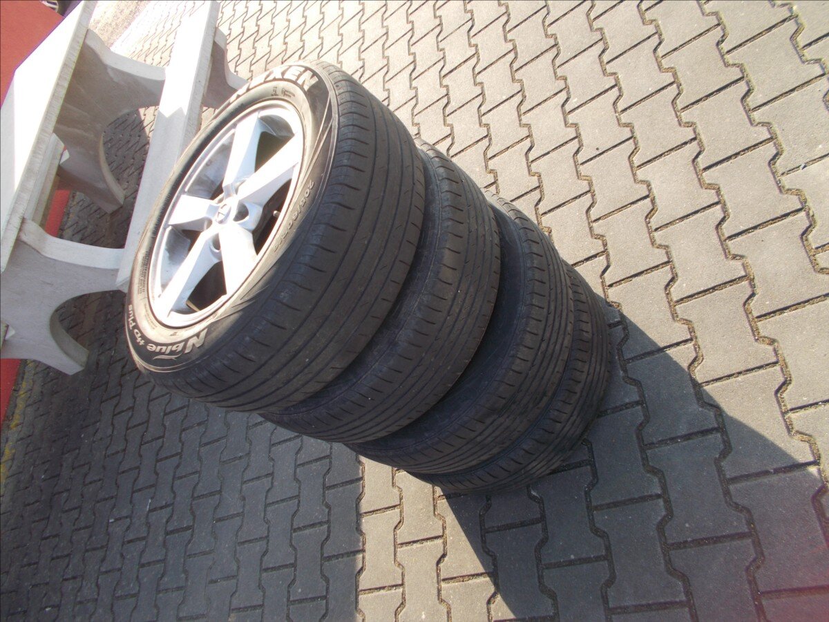 Volvo V40 Hatchback 2,0 l 88 kw