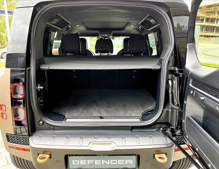 Land Rover Defender SUV / Terénní 4,4 l 467 kw