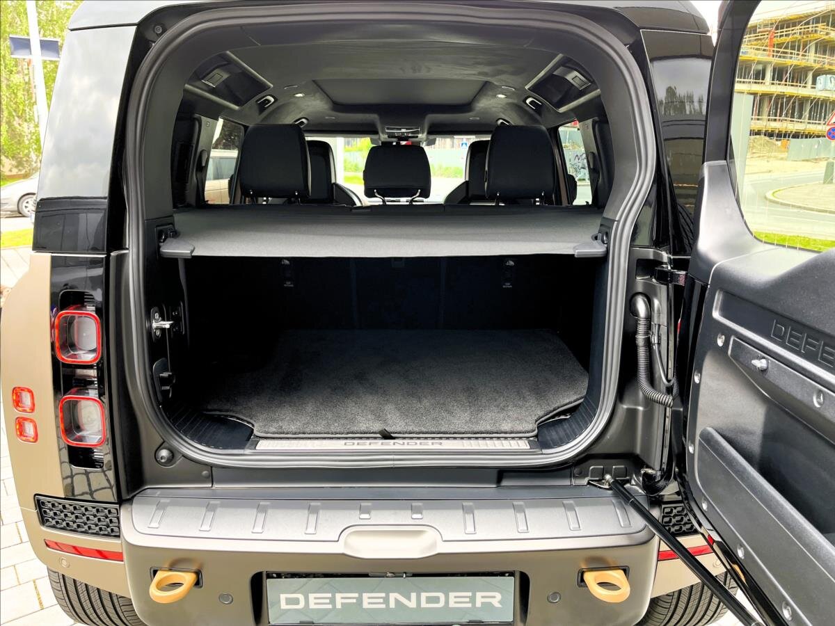 Land Rover Defender SUV / Terénní 4,4 l 467 kw