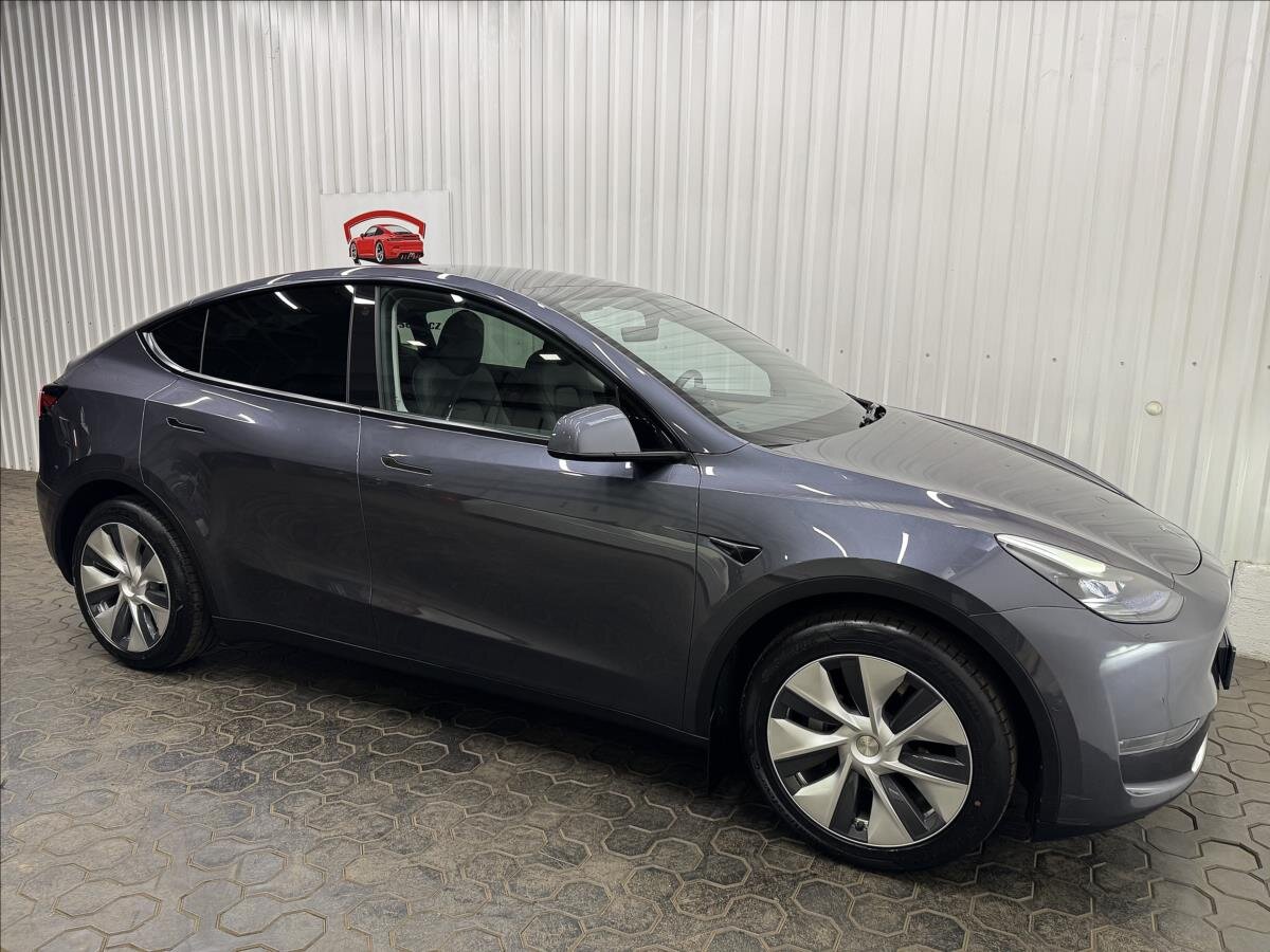 Tesla Model Y SUV / Terénní 0,0 378 kw