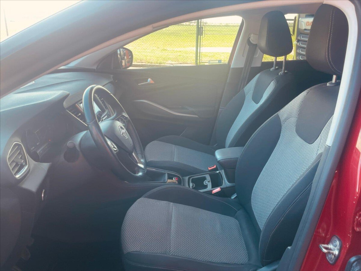 Opel Grandland X SUV / Terénní 1,2 l 96 kw