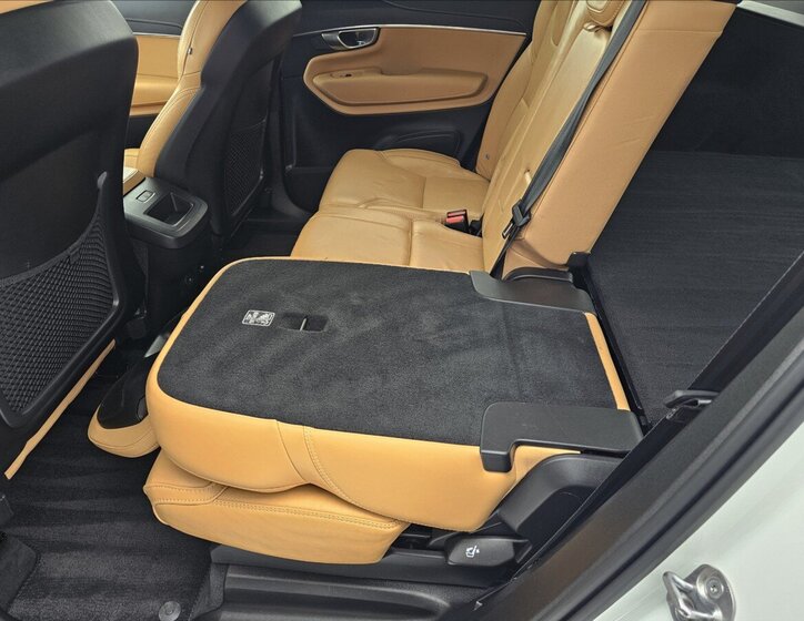 Volvo XC90 30