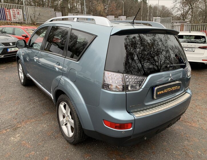 Mitsubishi Outlander 7