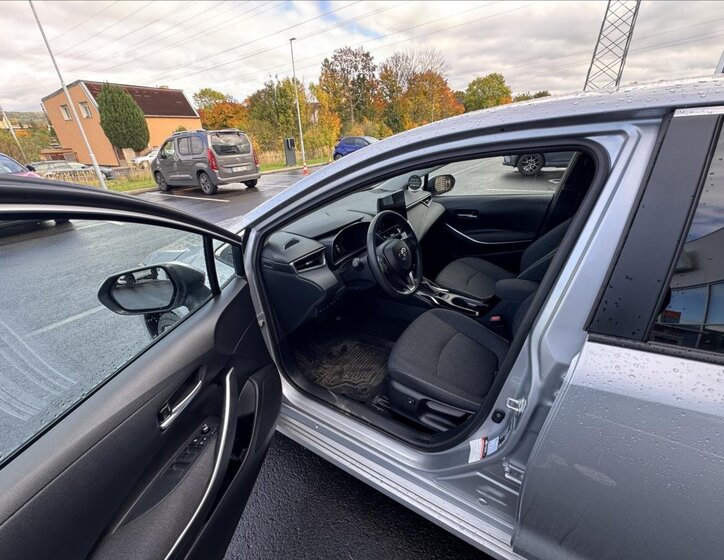 Toyota Corolla Sedan / Limuzína 1,8 l 72 kw