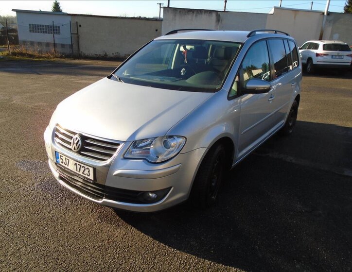 Volkswagen Touran 8