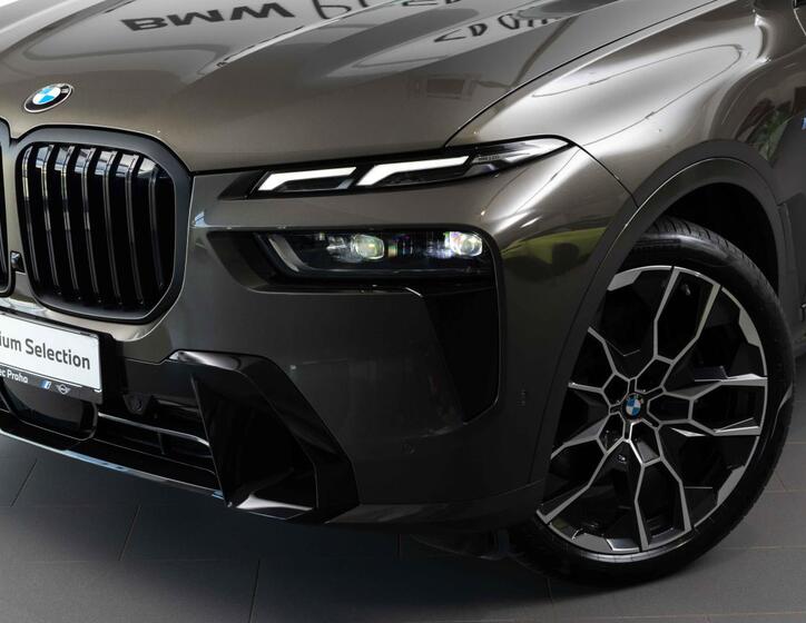 BMW X7 6