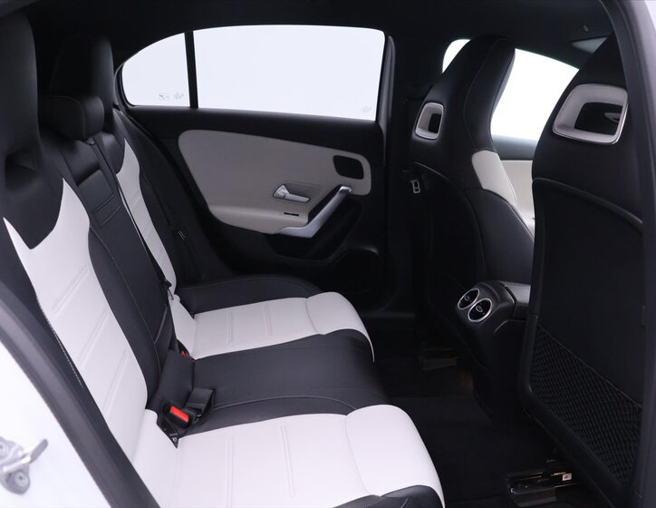 Mercedes-Benz Třídy A Hatchback 1,3 l 120 kw