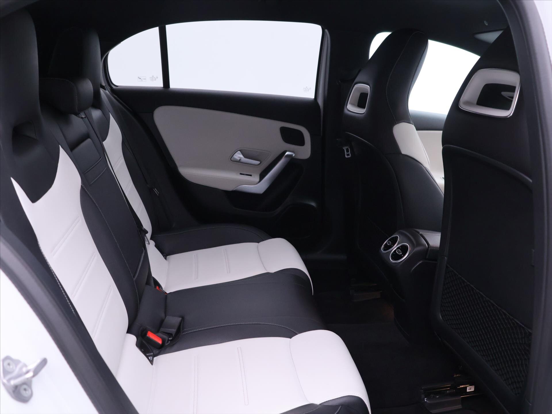 Mercedes-Benz Třídy A Hatchback 1,3 l 120 kw