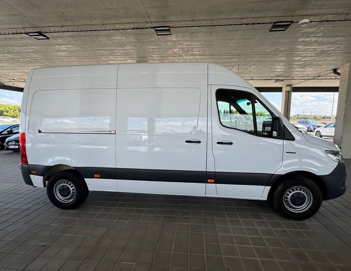 Mercedes-Benz Sprinter 4
