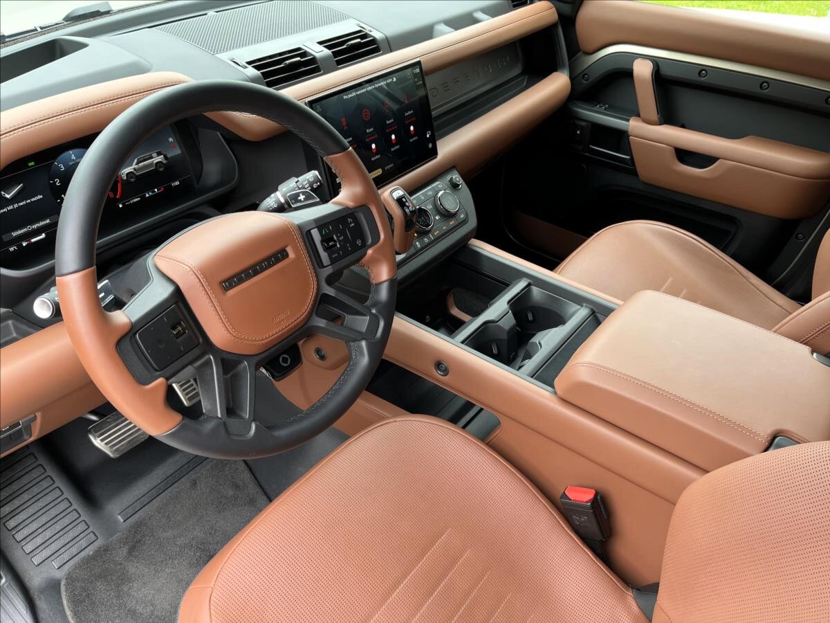 Land Rover Defender SUV 4,4 l 467 kw