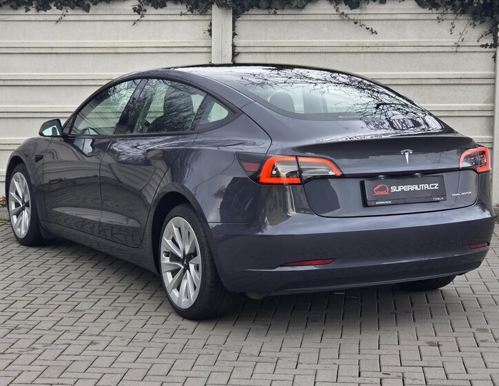 Tesla Model 3 5
