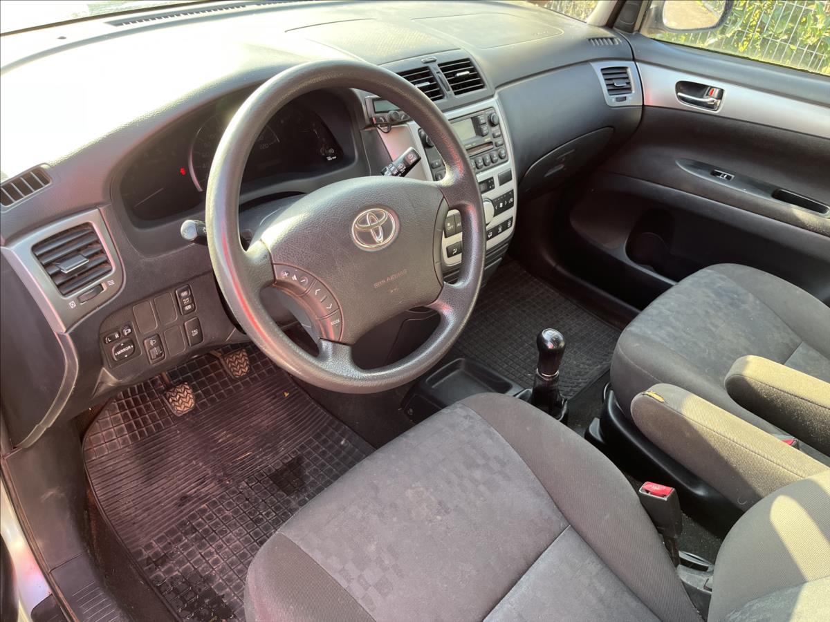 Toyota Avensis Verso