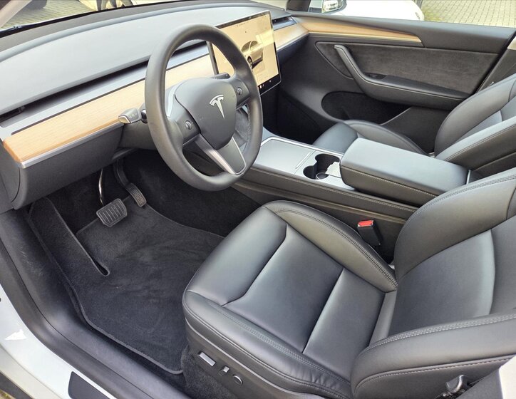 Tesla Model Y SUV 0,0 378 kw