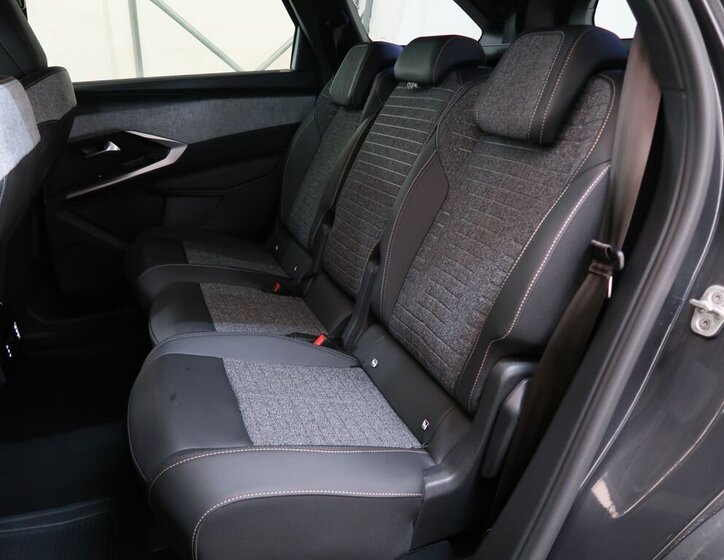 Peugeot 5008 SUV 1,2 l 100 kw