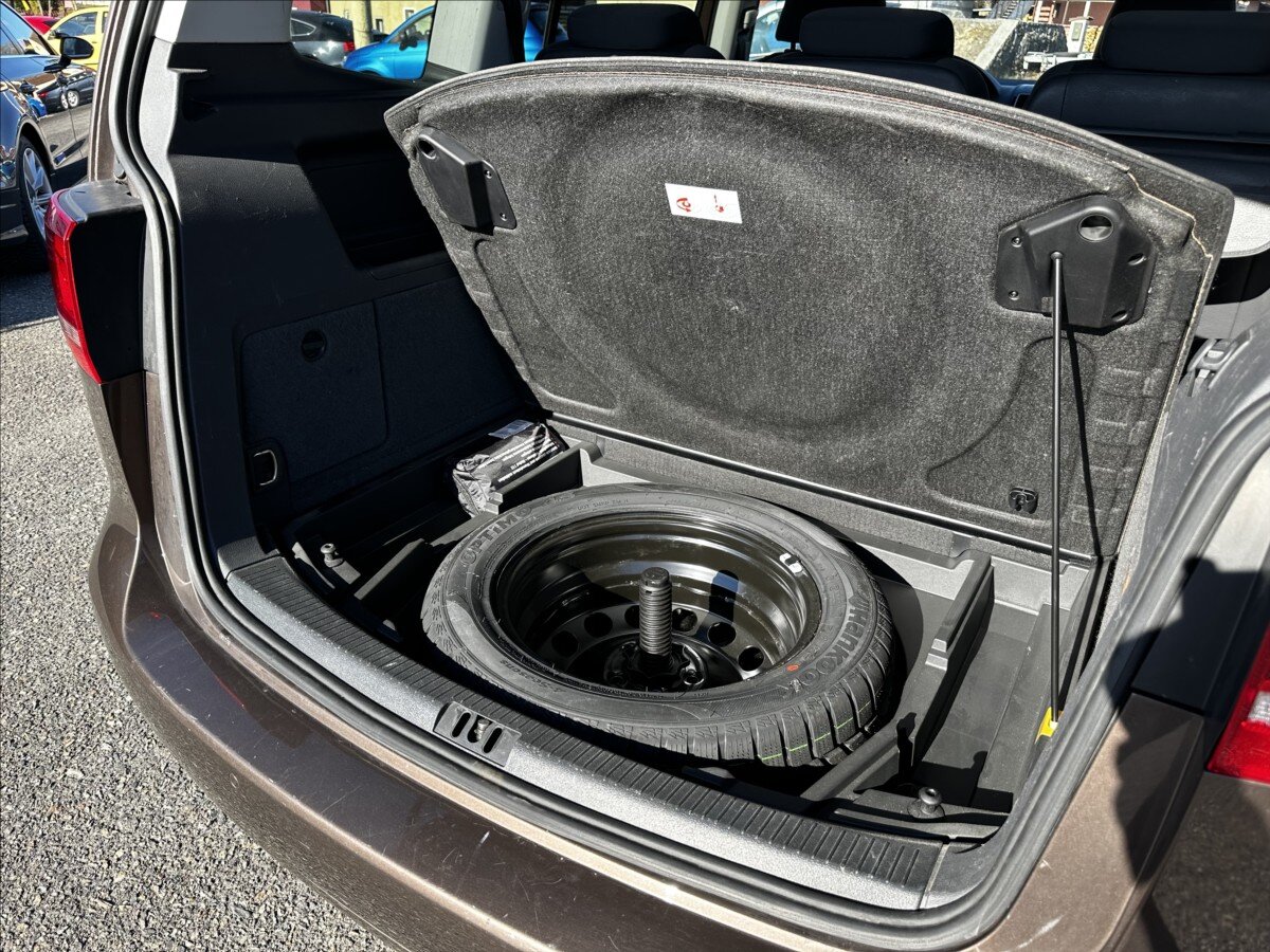 Volkswagen Touran MPV 1,2 l 77 kw