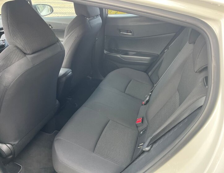 Toyota C-HR SUV / Terénní 1,8 l 72 kw